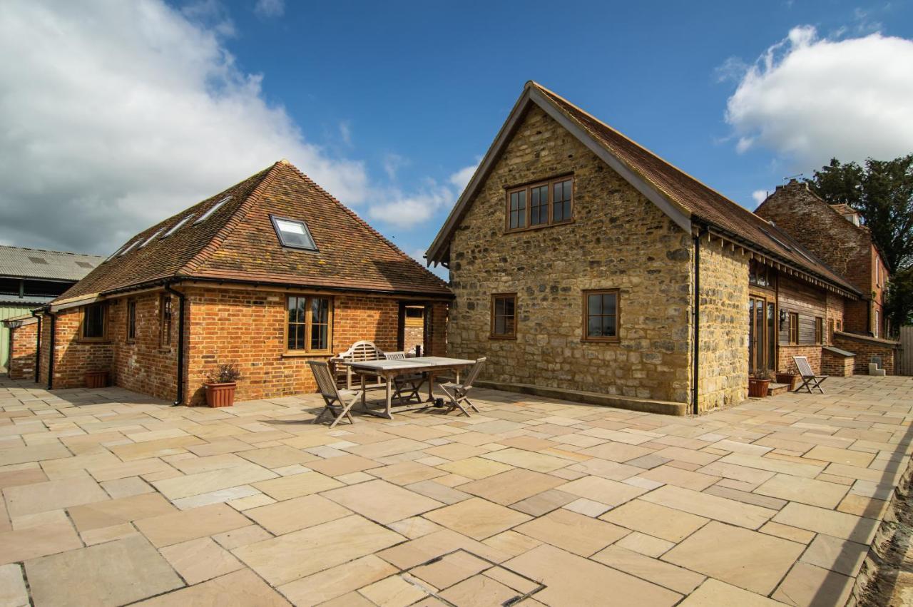 Parkfields Barns Self Catering Accommodation บักกิงแฮม ภายนอก รูปภาพ