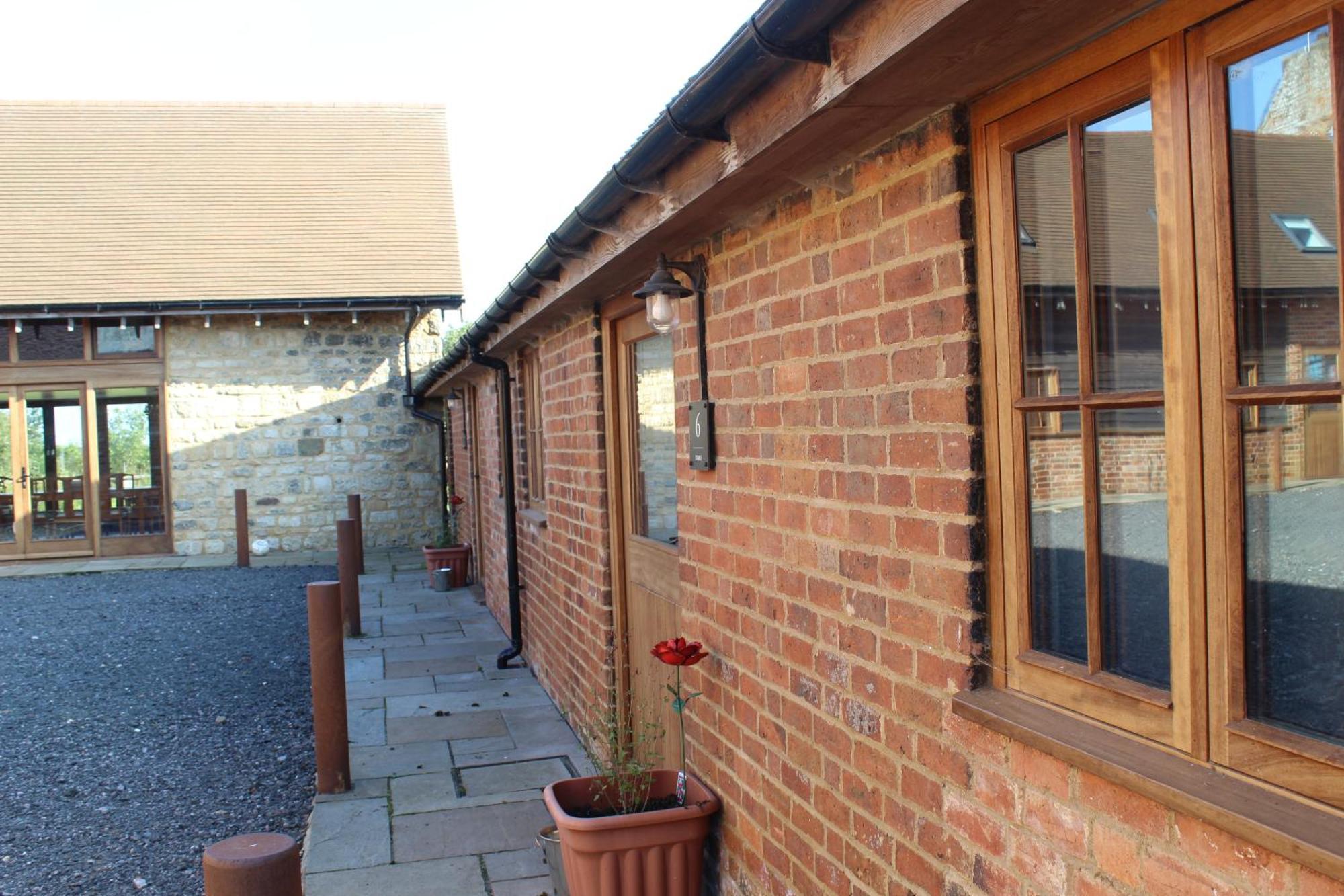 Parkfields Barns Self Catering Accommodation บักกิงแฮม ภายนอก รูปภาพ