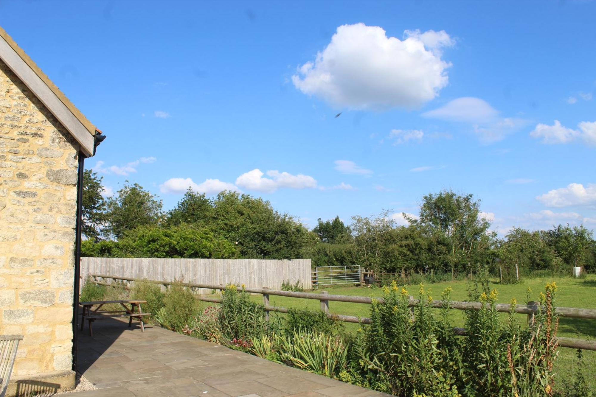 Parkfields Barns Self Catering Accommodation บักกิงแฮม ภายนอก รูปภาพ