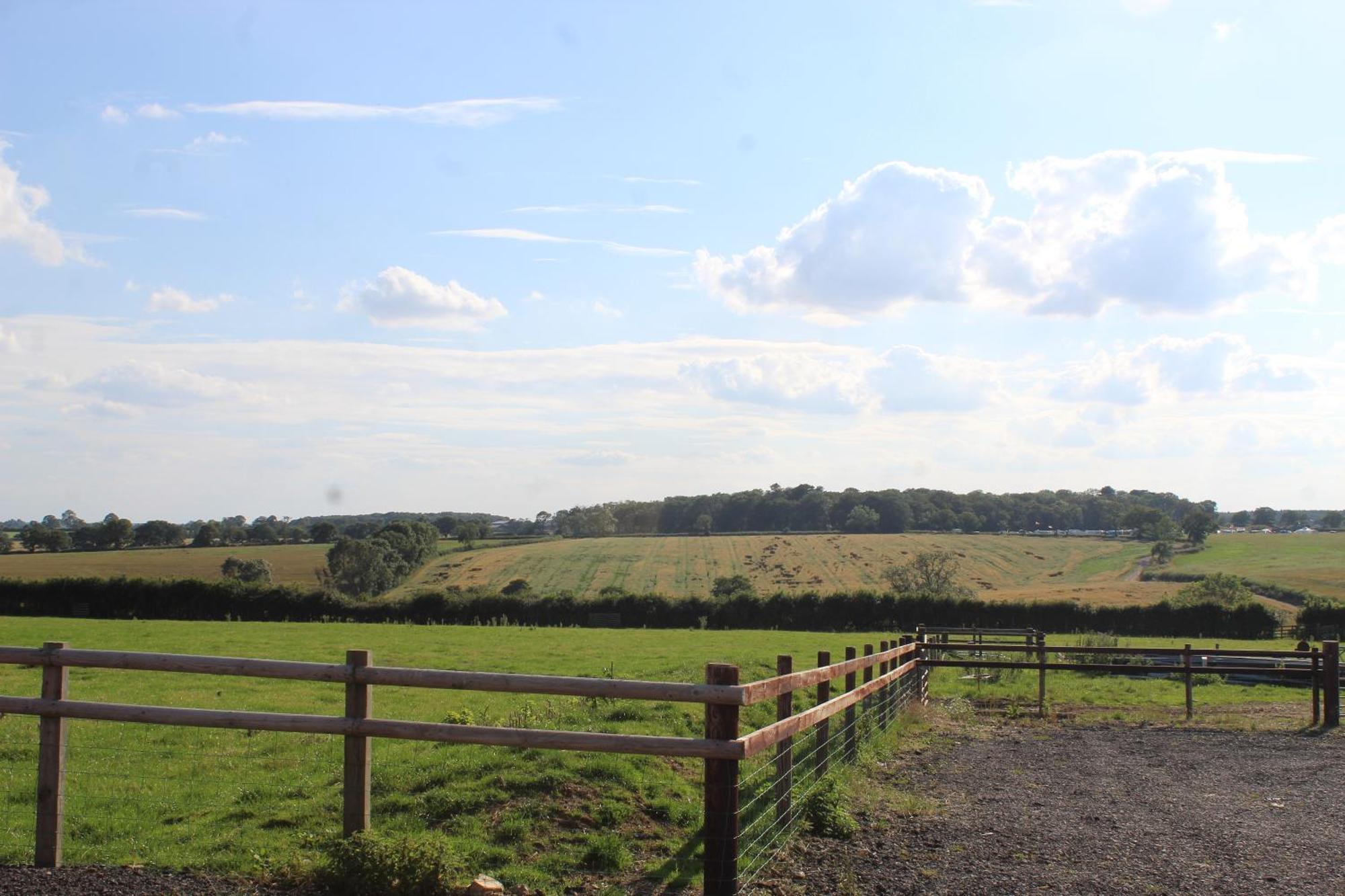 Parkfields Barns Self Catering Accommodation บักกิงแฮม ภายนอก รูปภาพ