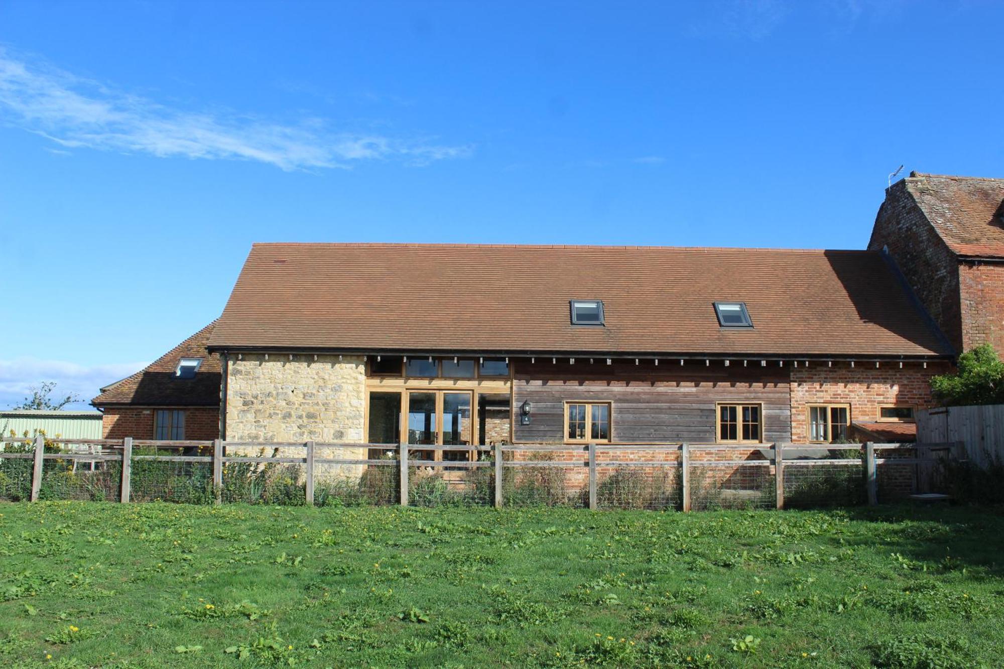 Parkfields Barns Self Catering Accommodation บักกิงแฮม ภายนอก รูปภาพ