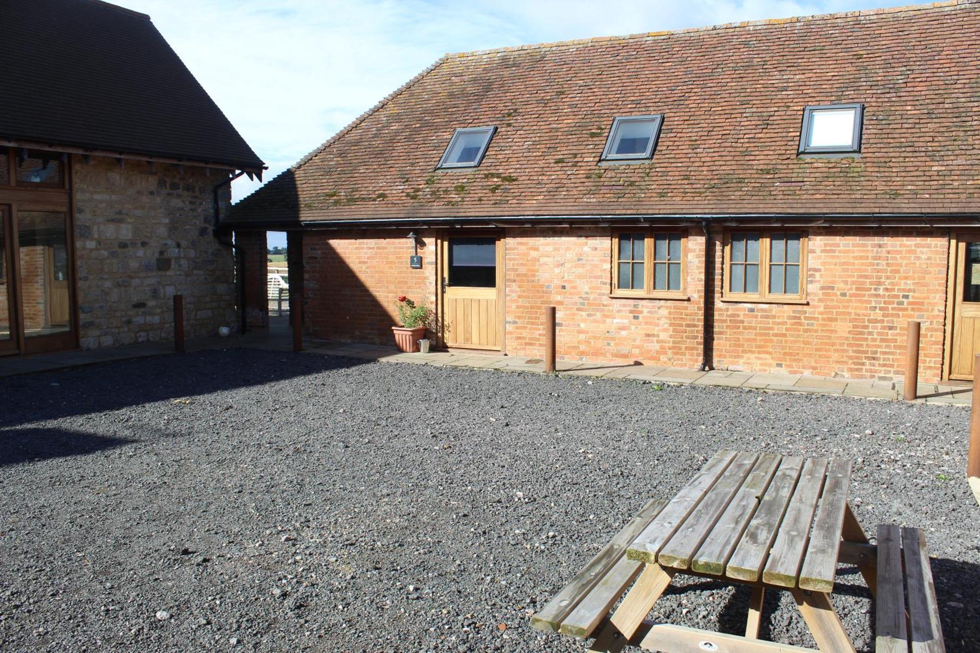 Parkfields Barns Self Catering Accommodation บักกิงแฮม ภายนอก รูปภาพ